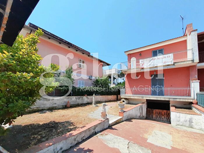 Casa con 6 locali in vendita in Via Ripuaria, Giugliano In Campania