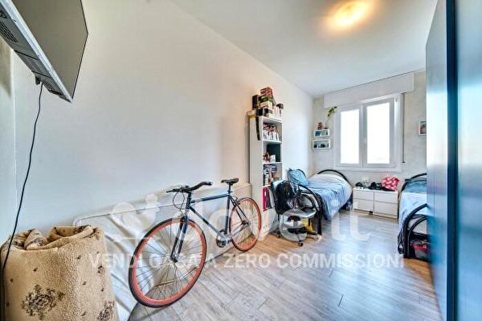 Appartamento quadrilocale in vendita in Via Enrico De Nicola, Milano