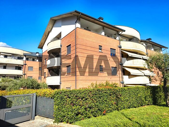 Appartamento trilocale in vendita in Via Galileo Galilei, Costa Masnaga