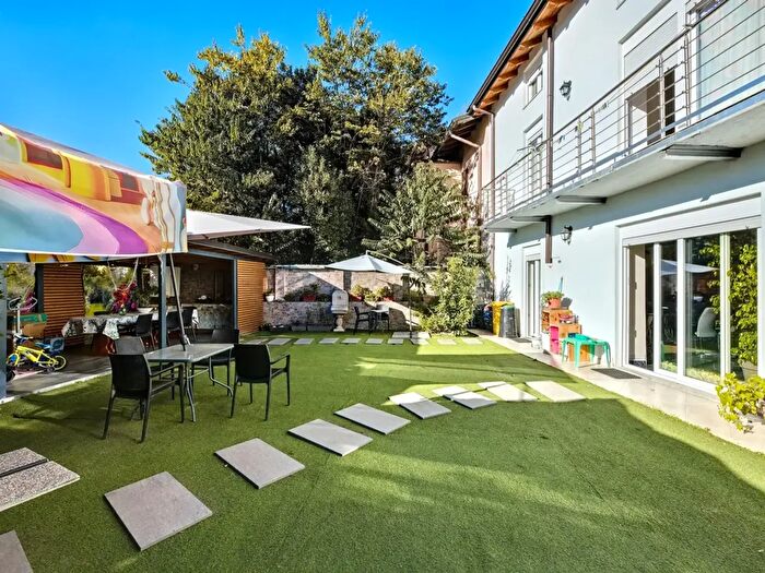 Casa con 7 locali in vendita in Viale Luigi Borri, Varese