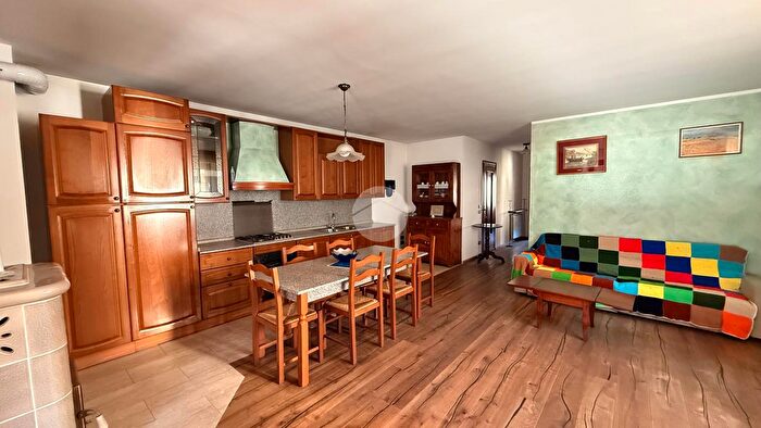 Casa con 5 locali in vendita in Via San Martino, Esine