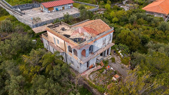 Casa con 12 locali in vendita in Via Tupazzo, Acireale