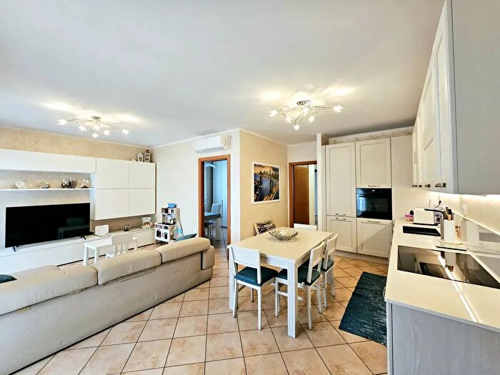 Appartamento trilocale in vendita in Via Santa Lucia, SantElena