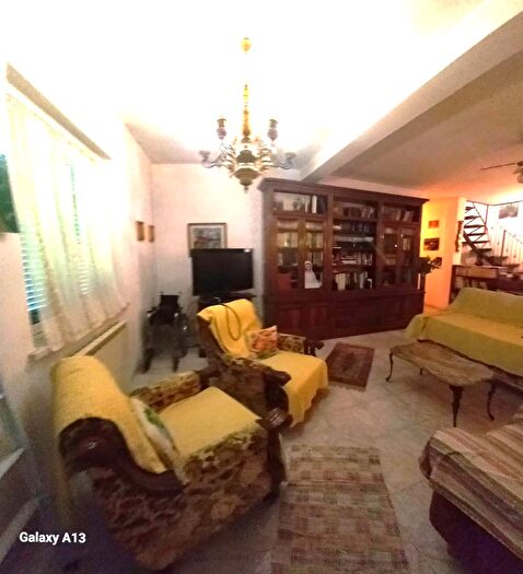 Casa con 8 locali in vendita in a S Quasimodo, Carrara