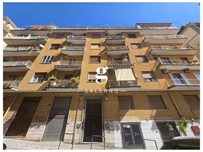 Appartamento con 5 locali in vendita in Via Pio XI, Salerno