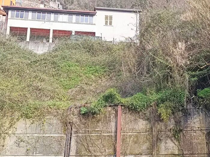 Casa quadrilocale in vendita in Massa