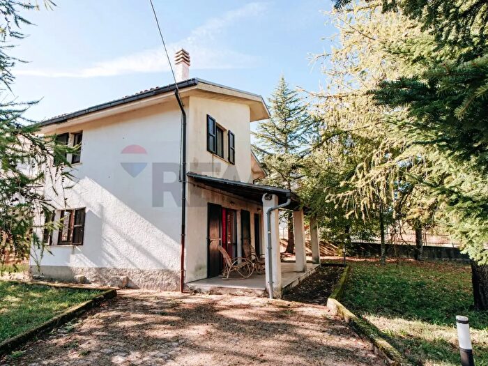 Casa con 7 locali in vendita in Via Nuova Rotabile Snc, Rosello