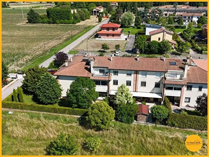 Appartamento quadrilocale in vendita in Via Giacomo Puccini, Budrio