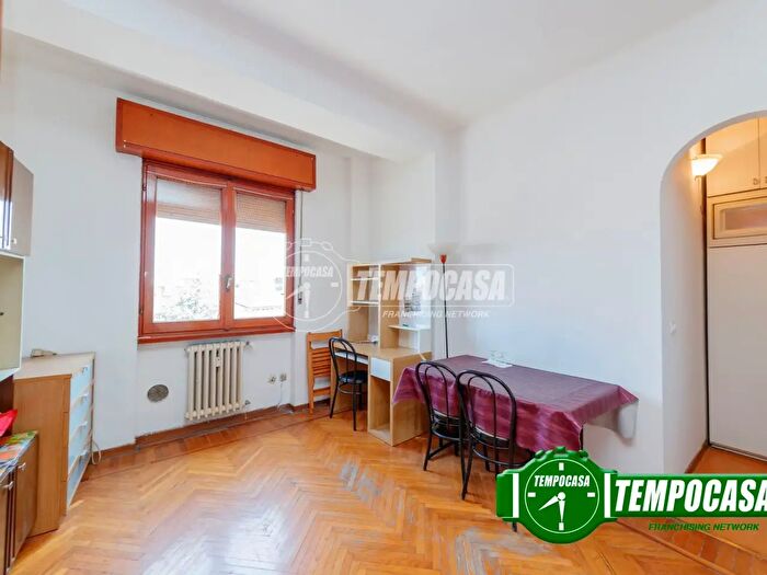 Appartamento trilocale in vendita in Viale Certosa, Milano