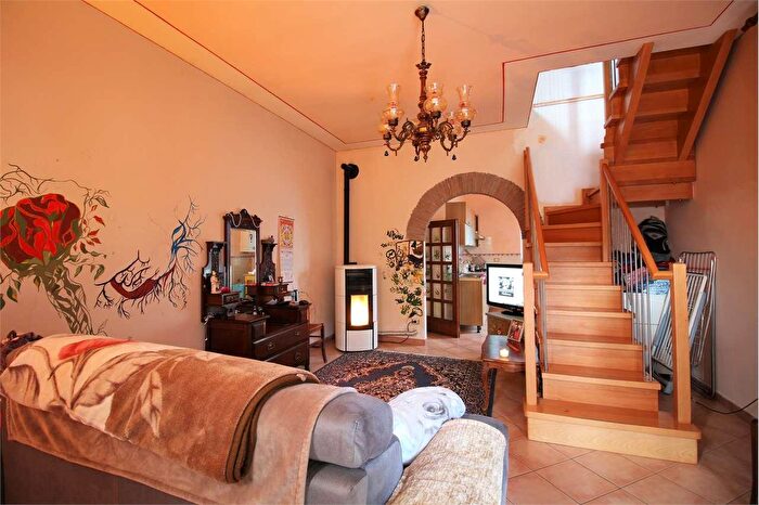 Casa con 6 locali in vendita in Lucca