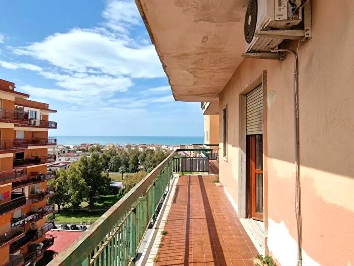 Appartamento trilocale in vendita in Via Razzino, Mondragone
