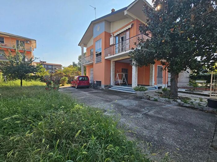 Casa con 6 locali in vendita in Cornaredo