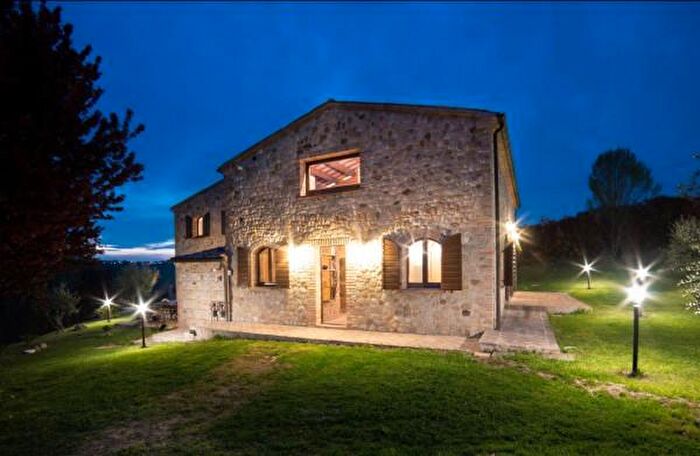 Casa con 6 locali in vendita in San Clemente