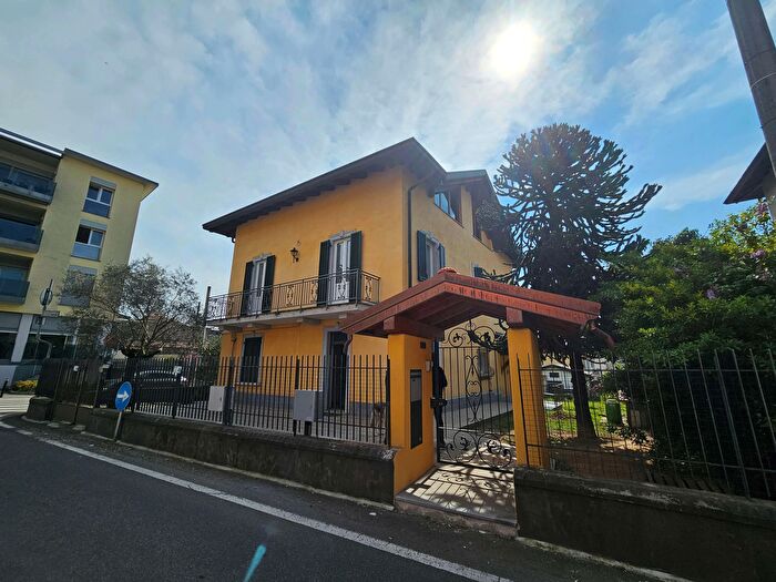 Casa con 5 locali in vendita in Via Mameli, Appiano Gentile