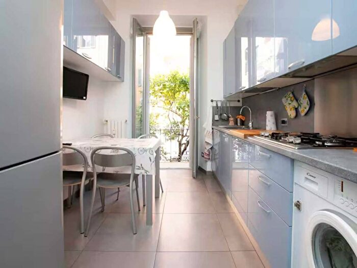 Appartamento trilocale in affitto in Via Luigi Settembrini, Buenos Aires, Milano