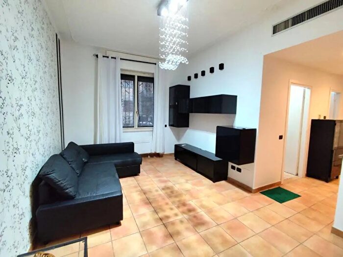 Appartamento bilocale in affitto in Via Val Maggia, Milano