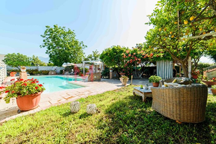 Casa con 6 locali in vendita in Via Mannara, Pagani