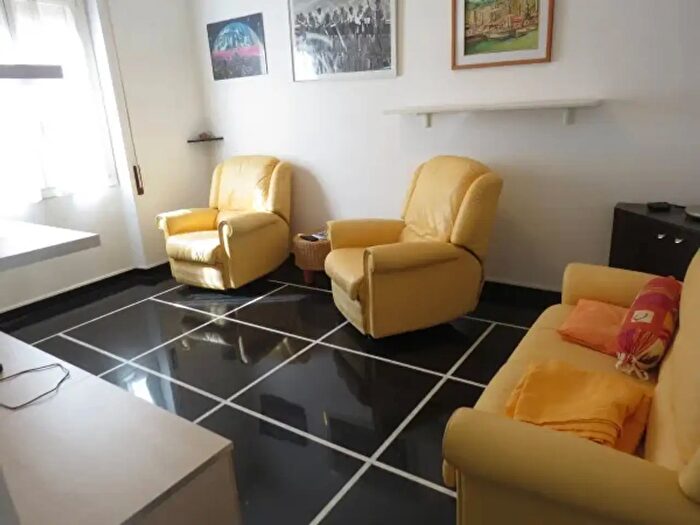 Appartamento trilocale in vendita in Via Carlo Antonio Tavella, Genova