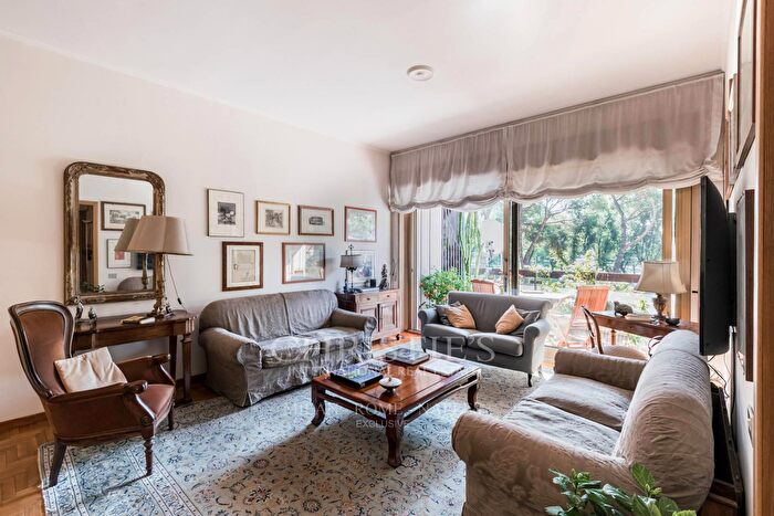 Appartamento trilocale in vendita in Via Andrea Solario, Roma