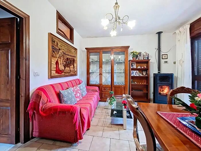 Appartamento con 5 locali in vendita in Via Luigino Cossu, Trinità dAgultu e Vignola