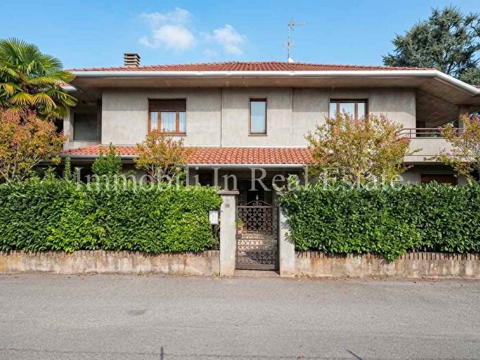 Casa con 6 locali in vendita in Via Monte Nero, Canegrate