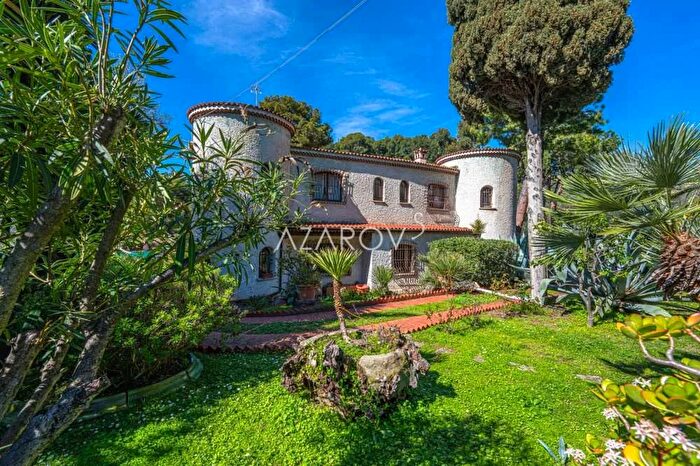 Casa con 8 locali in vendita in Bordighera