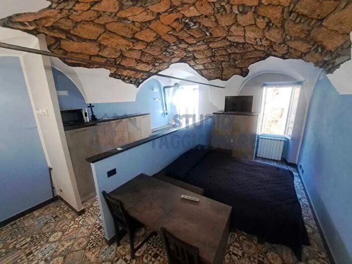 Appartamento monolocale in vendita in Via Vezzargo, Badalucco