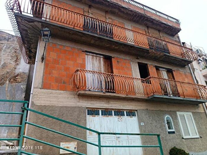 Casa con 6 locali in vendita in Via Gesù E Maria, Gualtieri Sicamino