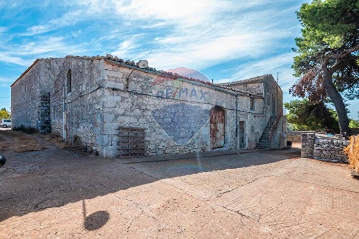 Casa con 5 locali in vendita in Contrada Mendolilli Sn, Ragusa