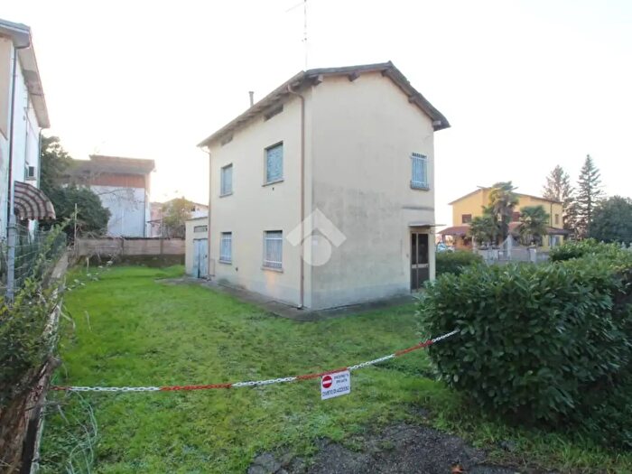 Casa trilocale in vendita in Via Ponte Forca, Bagnolo In Piano