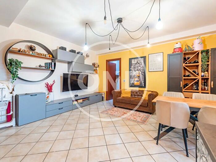 Appartamento trilocale in vendita in Via Portopalo di Capo Passero, Roma