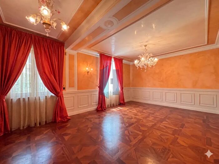 Appartamento con 6 locali in vendita in Via Luciano Manara, Brescia