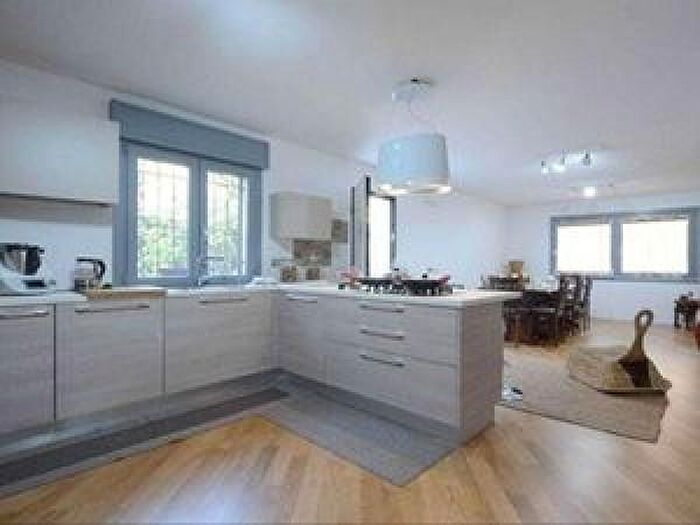 Casa con 6 locali in vendita in Via Francesco Lolli, Reggio Emilia