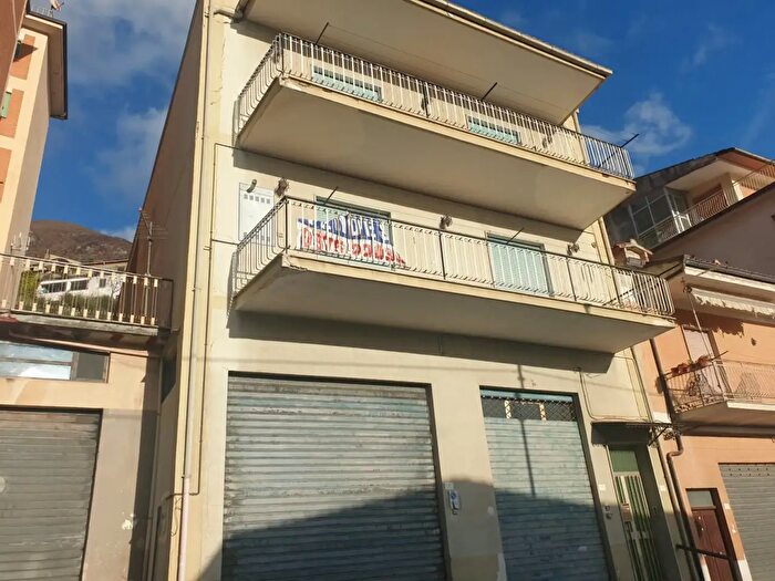 Appartamento con 8 locali in vendita in Via Daniele Manin, Sala Consilina