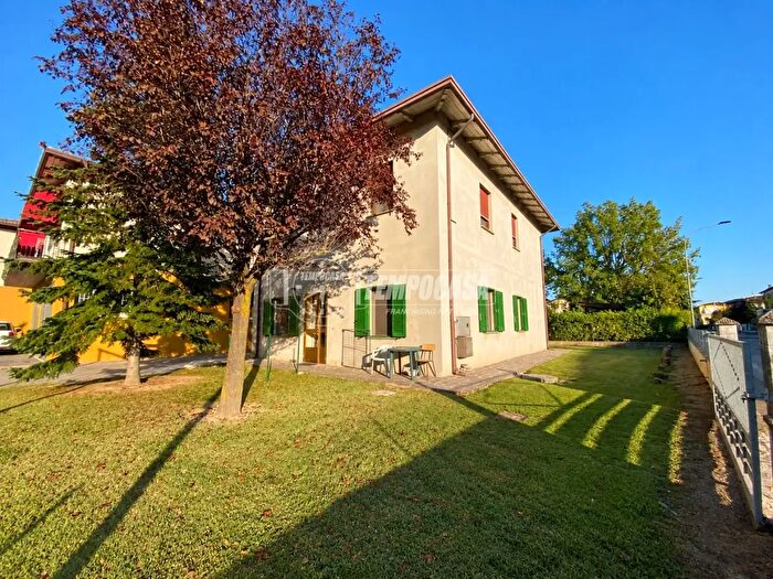 Casa con 7 locali in vendita in Via Viazza, San Prospero
