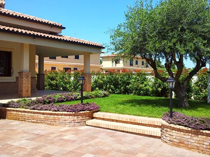 Casa quadrilocale in vendita in Via Aurora, Anzio