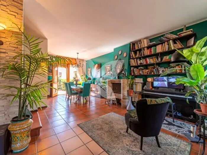 Casa con 6 locali in vendita in Strada Pilastrello, Parma