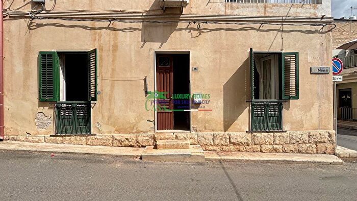 Appartamento quadrilocale in vendita in Via Nensi, Ragusa