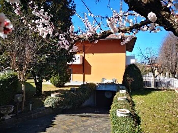 Casa con 8 locali in vendita in Godiasco Salice Terme