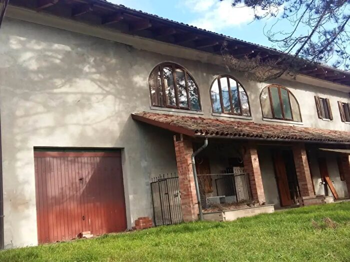 Casa con 13 locali in vendita in Vallescura, Moncalvo
