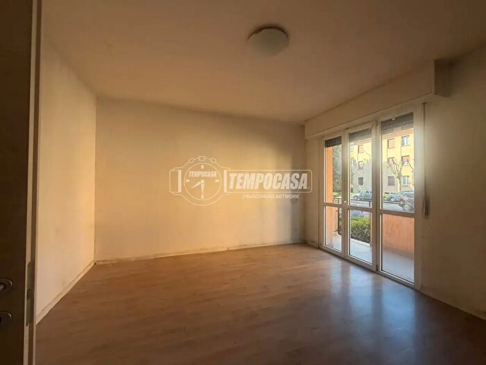 Appartamento quadrilocale in vendita in Via E Toti, Carate Brianza