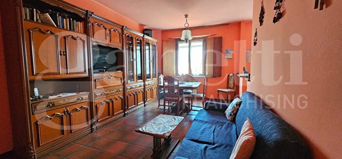 Appartamento trilocale in vendita in Via Rugabella, Castano Primo