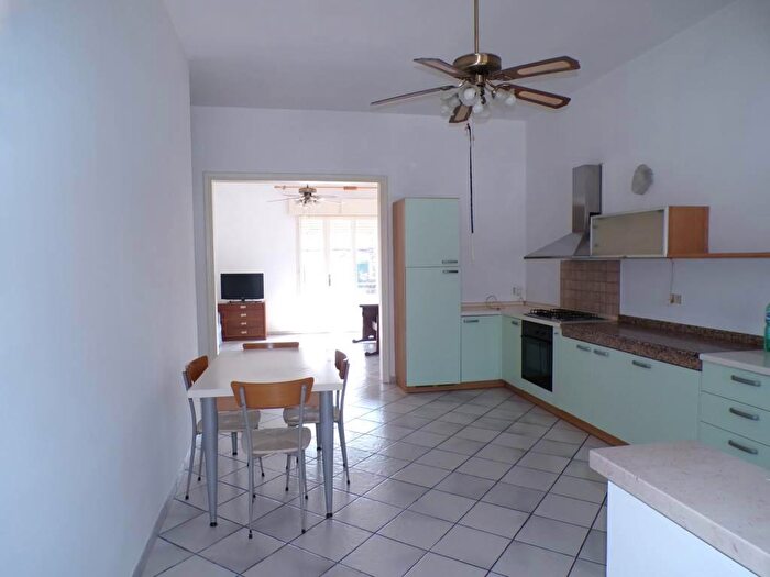 Appartamento quadrilocale in vendita in Via Roma, Ostellato