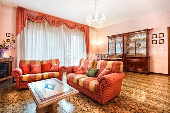 Appartamento quadrilocale in vendita in Via del Fontanile Anagnino, Roma