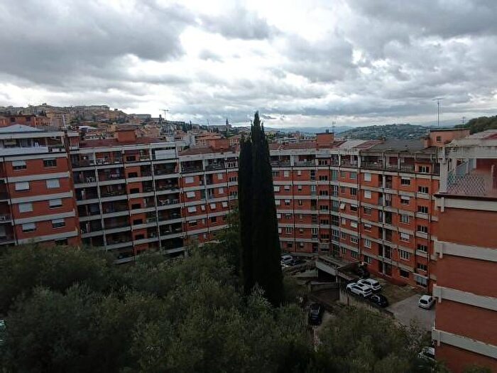 Appartamento trilocale in vendita in Via Serafino Calindri, Perugia