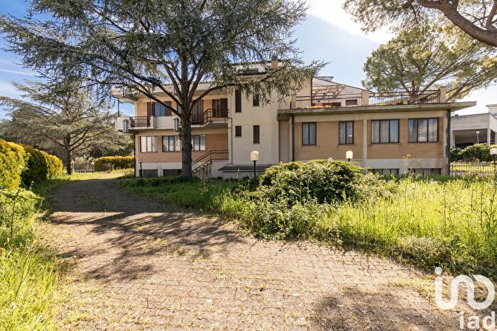 Appartamento con 8 locali in vendita in Viale Pausula, Corridonia