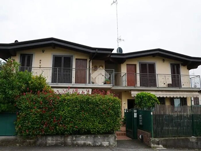 Appartamento trilocale in vendita in Via Monte Rosa, Grandate