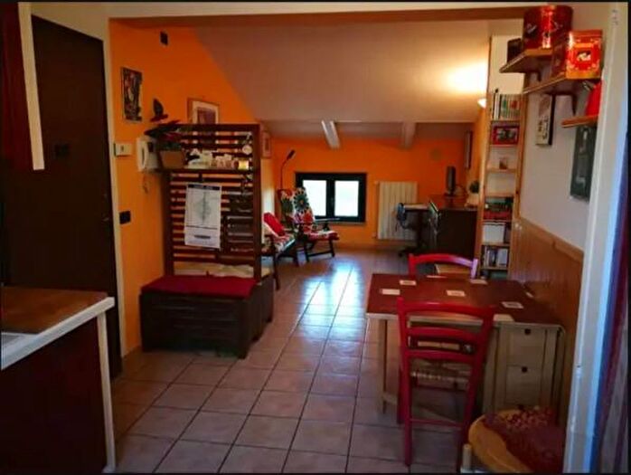 Appartamento trilocale in vendita in Piazza Domenico Bargagli, Sarteano