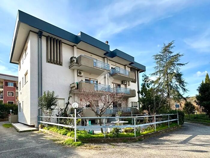 Appartamento trilocale in vendita in Via Cimabue, Rende