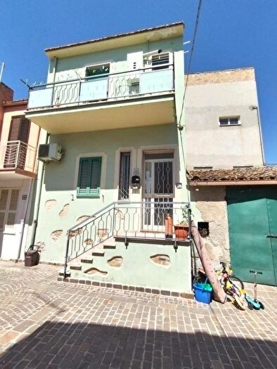 Casa con 5 locali in vendita in Via Rione De Felice, Cepagatti